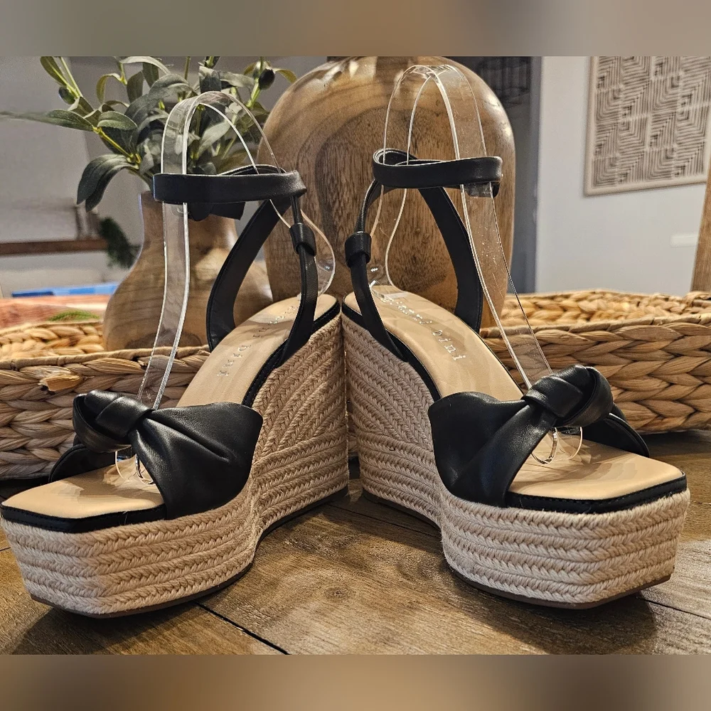 Gianni Bini Black & Tan Wedge Sandals Women's Size 9 NWOB
